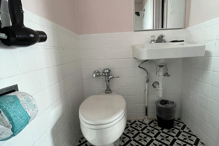 Room 102 of 131