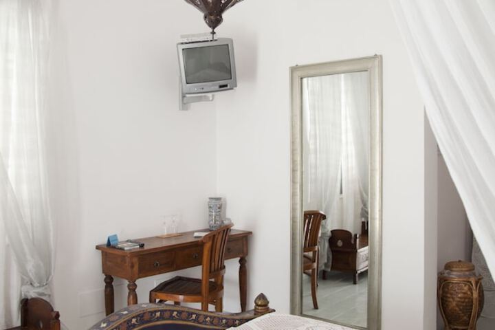 Room 4 of 38