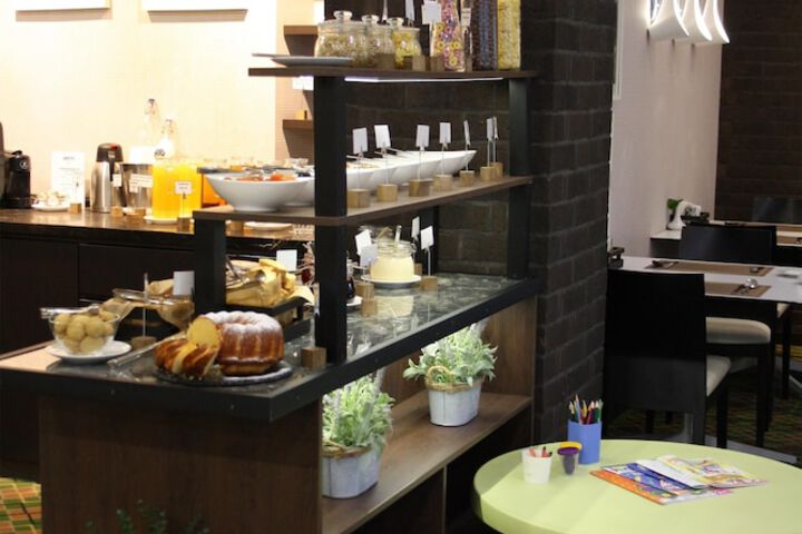 Breakfast/Coffee Service 70 of 92