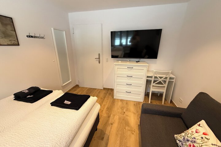 Room 12 of 65