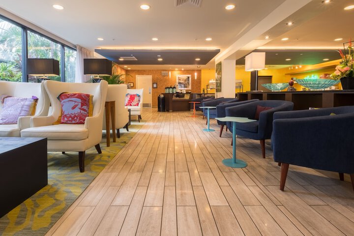 Lobby lounge