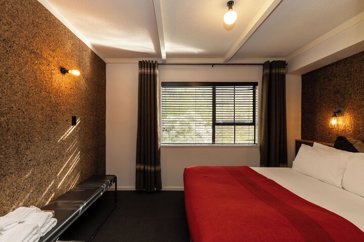 Room 29 of 64