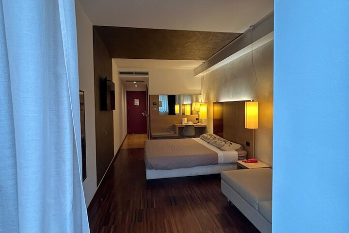 Room 18 of 64