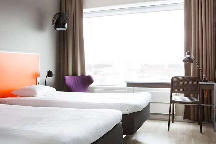 Room 12 of 18
