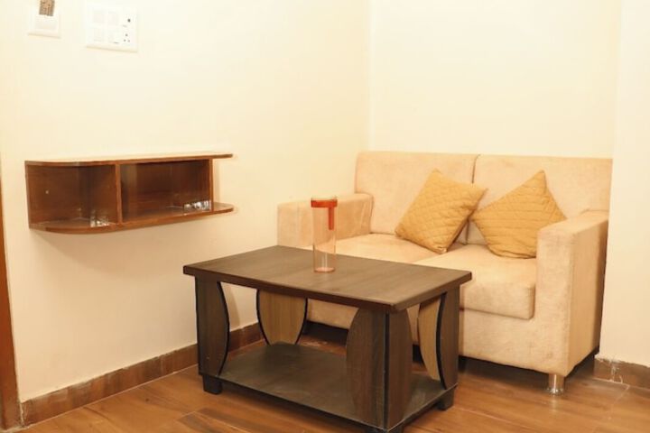 Room 9 of 18