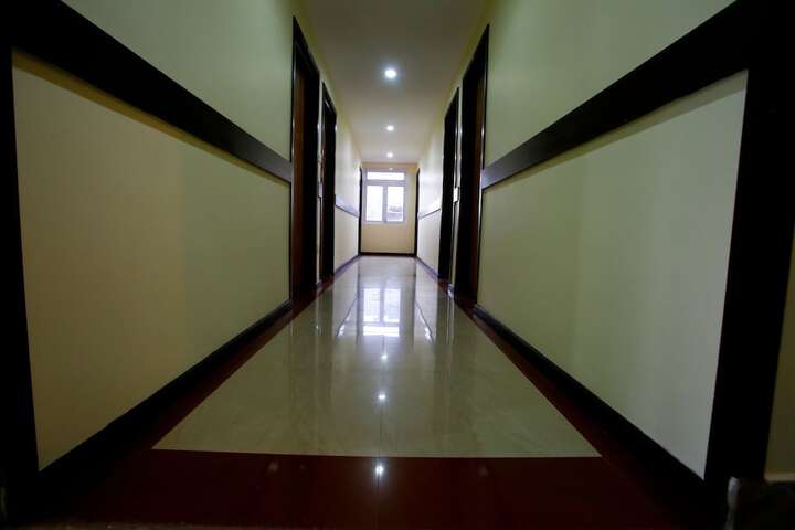 Ballroom/Hall 25 of 28