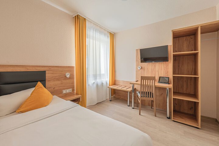 Room 4 of 24