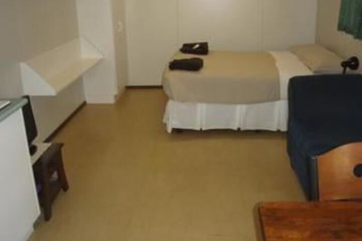 Room 5 of 10