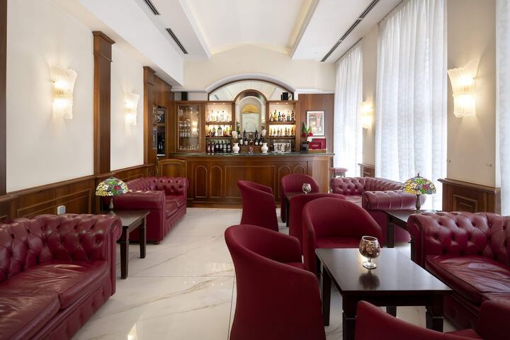 Lounge 53 of 68