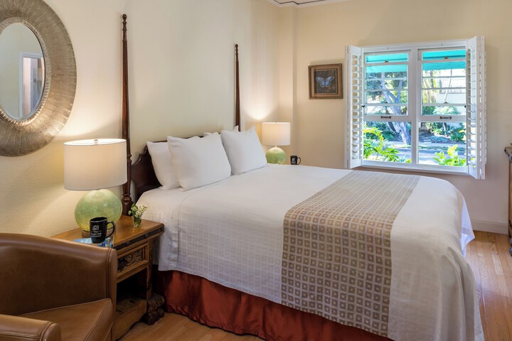 Room 42 of 221