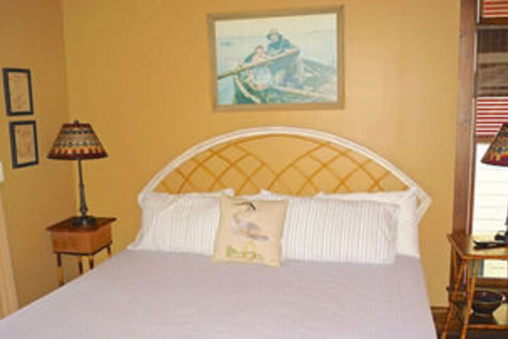 Room 10 of 16