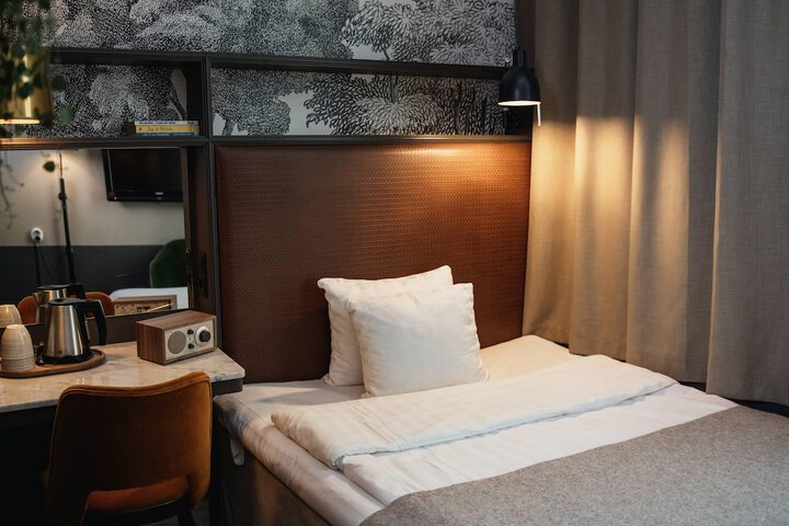 Room 82 of 157