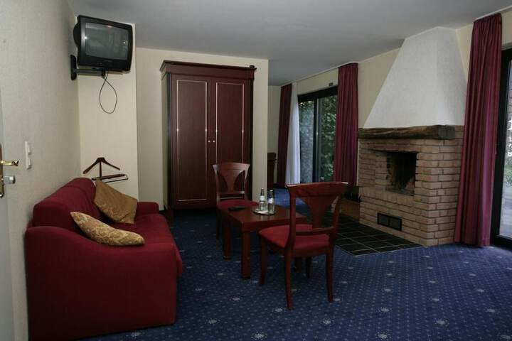 Room 15 of 48