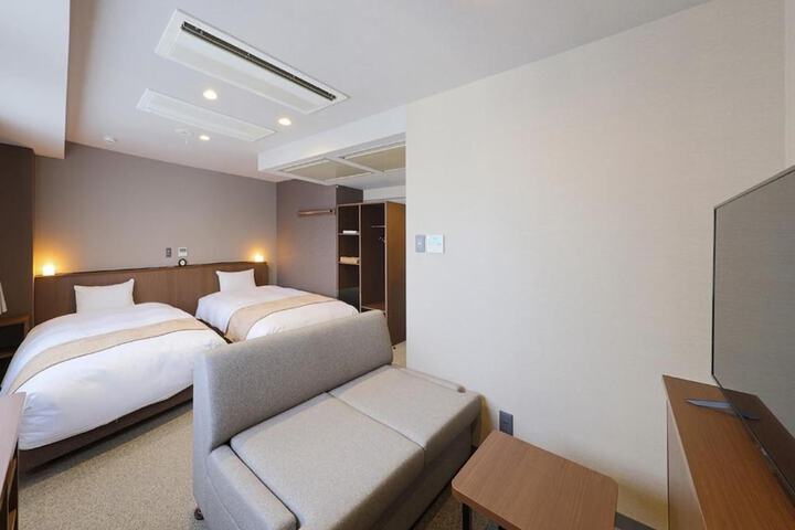 Room 9 of 40
