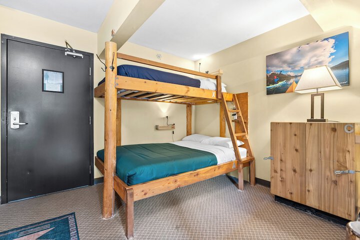 Room 40 of 83