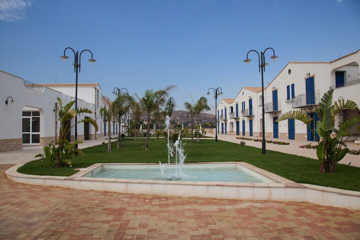 Hotel Exterior 55 of 60