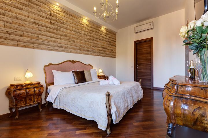 Room 10 of 31
