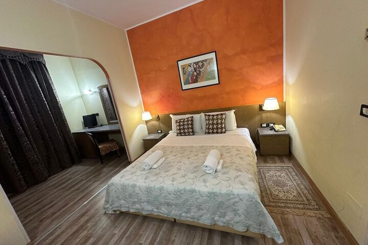 Room 5 of 38