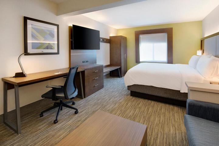 1 King Bed (1 of 9)