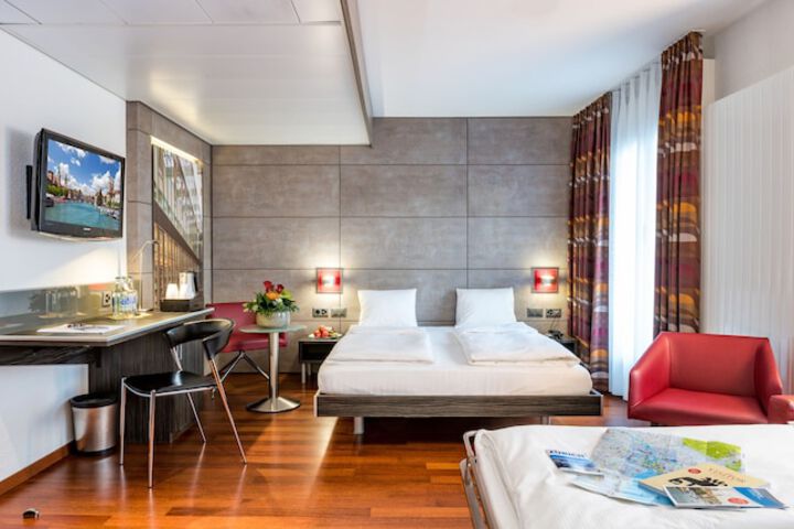 Room 9 of 40