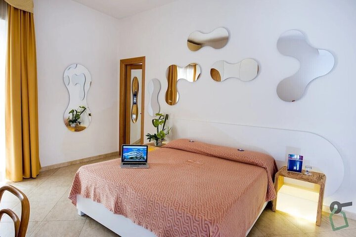 Room 6 of 30