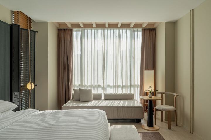 Room 48 of 111