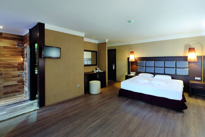 Room 11 of 77