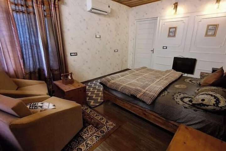 Room 7 of 20