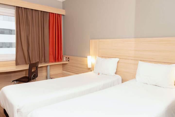 Room 14 of 77