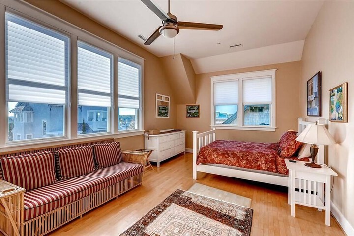 Room 2 of 14