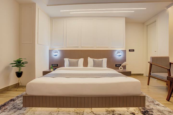 Room 5 of 33