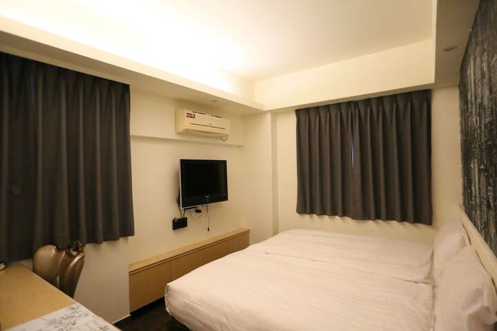 Room 8 of 46
