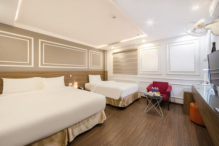 Room 7 of 25