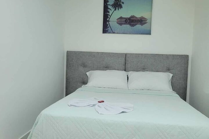Room 2 of 33
