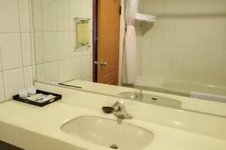 Room 33 of 43