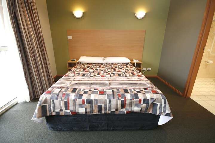 Room 6 of 54