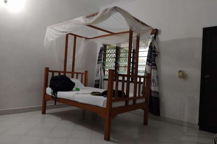 Room 8 of 27