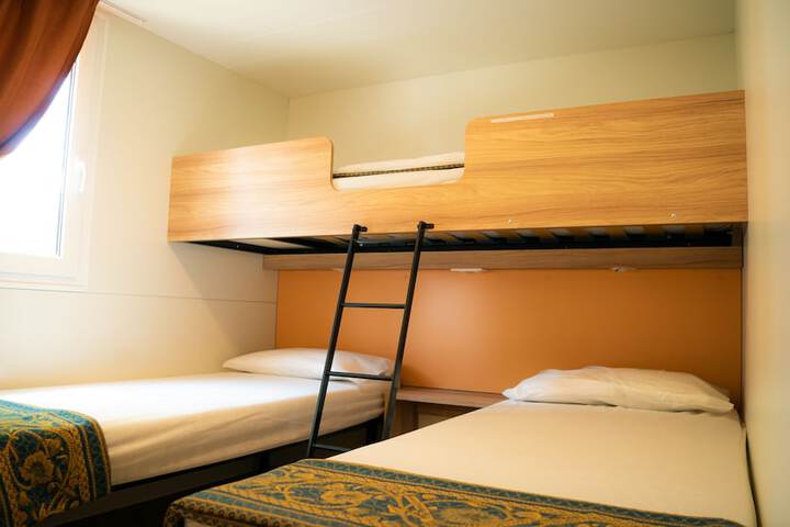 Room 37 of 243