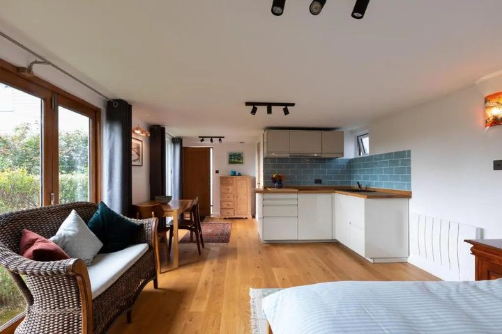 Room 3 of 10