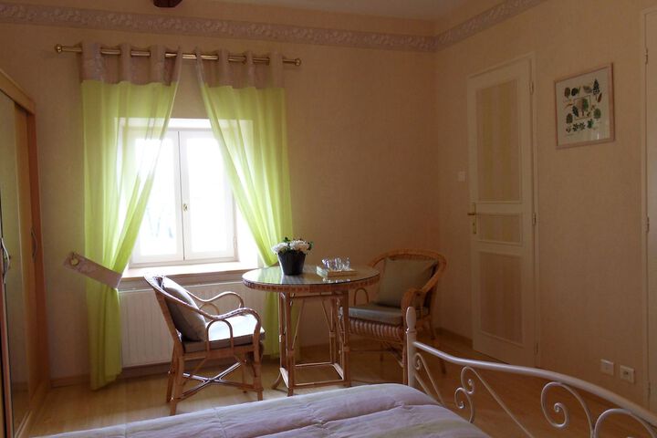 Room 8 of 28