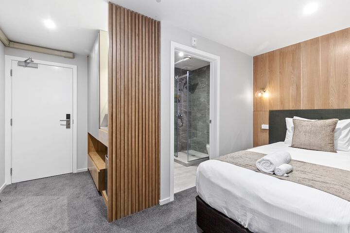 Room 2 of 28
