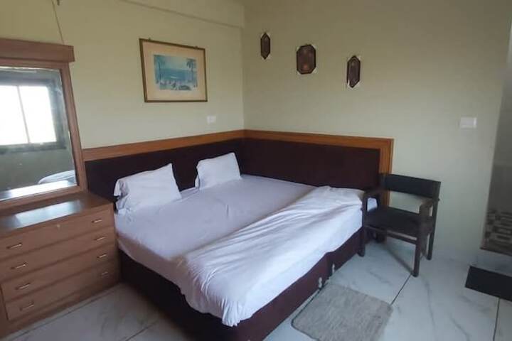 Room 4 of 50