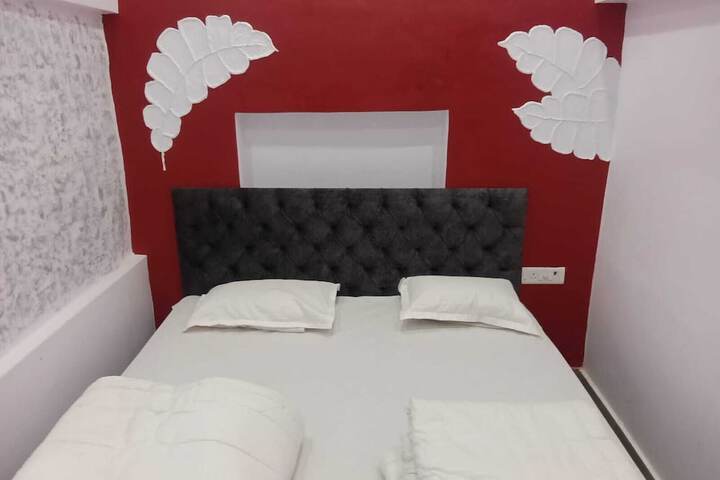 Room 28 of 76