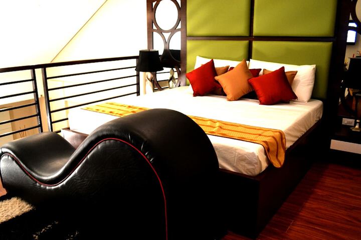 Room 4 of 20