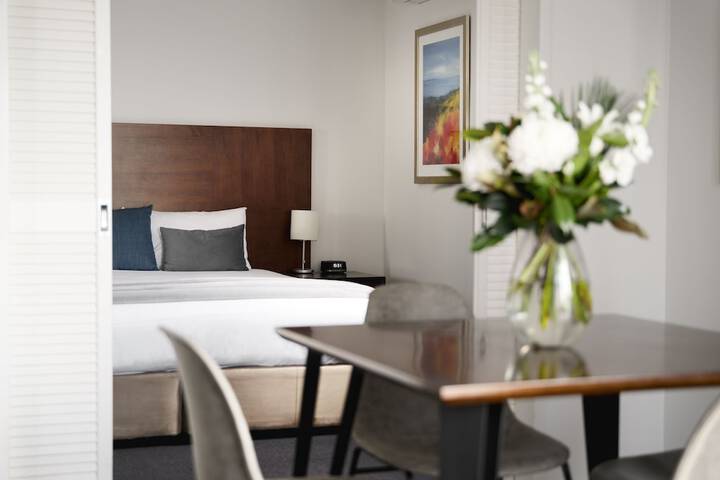 Room 3 of 28