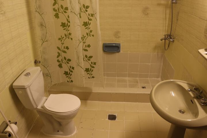 Room 6 of 16
