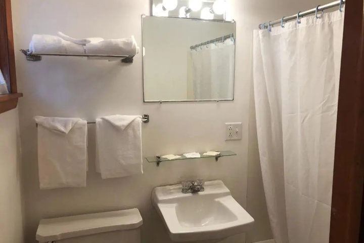 Room 9 of 23