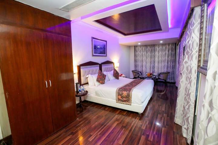 Room 32 of 47