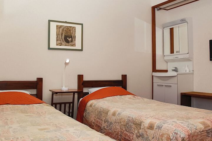 Room 10 of 84