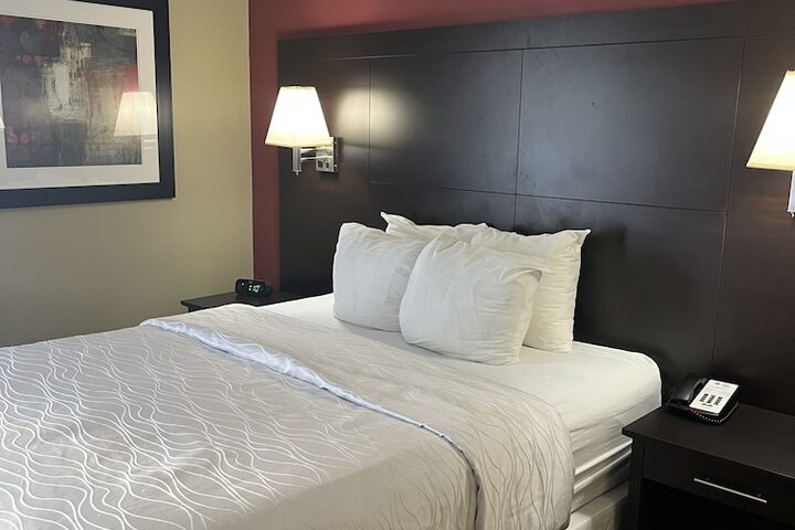 2 Queen Beds Microwave, Refrigerator High Speed Internet Full Breakfast (17 of 26)